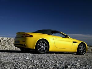 Aston Martin V8 Vantage Roadster 2006 года 